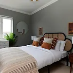 The Cotton Row Place - Bright 2Bdr Flat