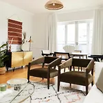 The Cotton Row Place - Bright 2Bdr Flat